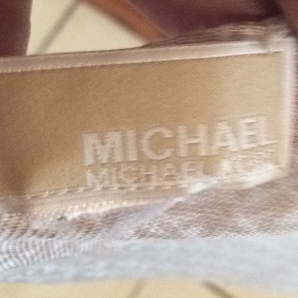 Michael Kors shawl and scarf. - Picture 3 of 8